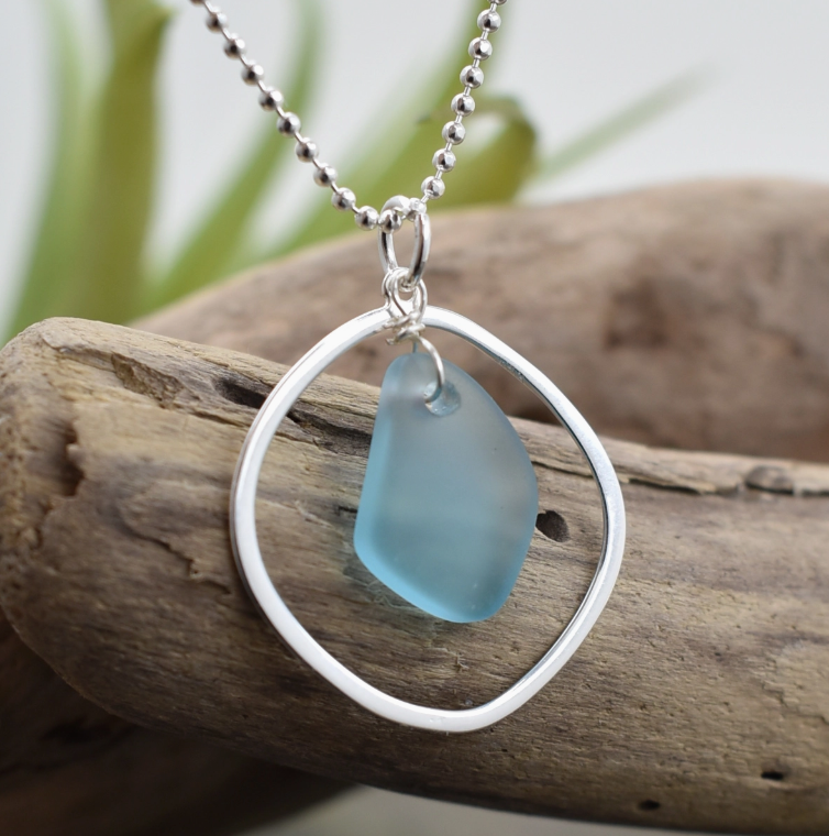 Single Layer Silver Aqua Pendant Necklace