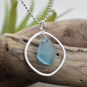 Single Layer Silver Aqua Pendant Necklace